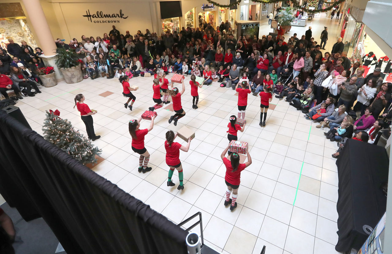Hamilton Mall Holiday Shopping